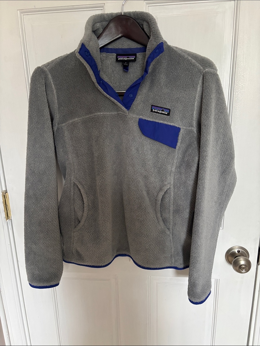 Patagonia Women’s Gray Fleece Pullover with Blue Accents